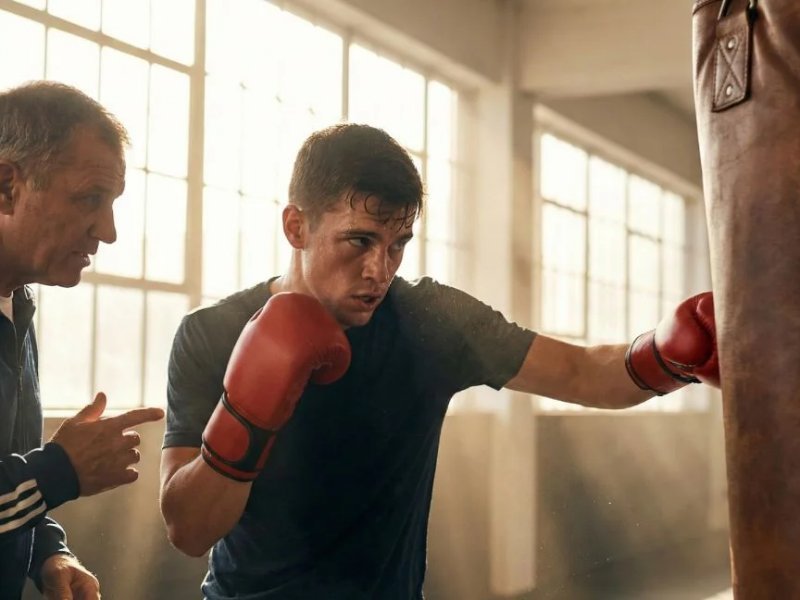Entrenamiento de boxeo con guantes